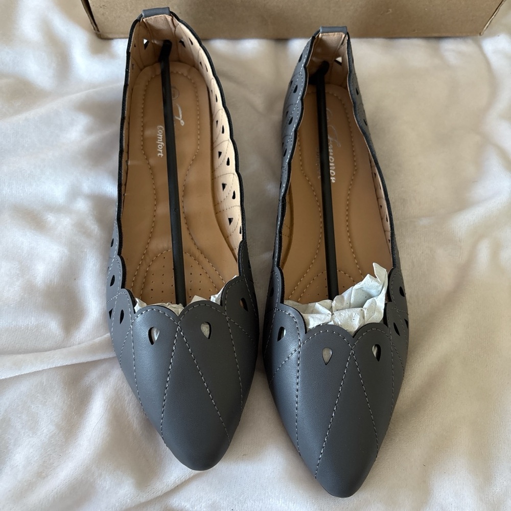 NEW Chic Dark Gray Scalloped Flats